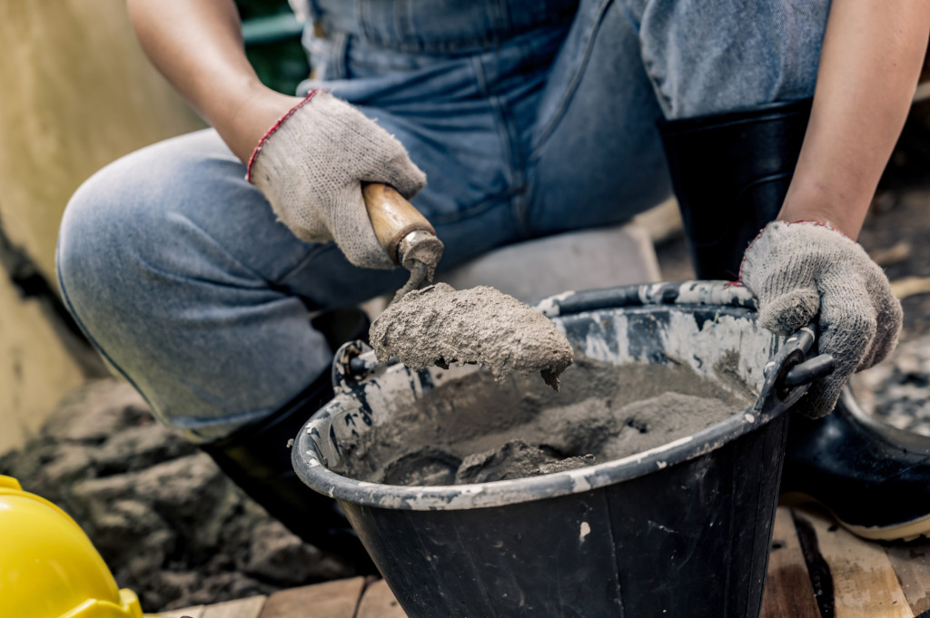 How to Mix Concrete by Hand or in a Mixer